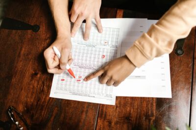 Budget d&rsquo;augmentations 2027 : ce que disent les enquêtes WTW et Robert Half